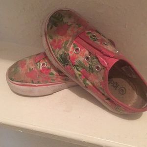 Lil girl tennis shoes